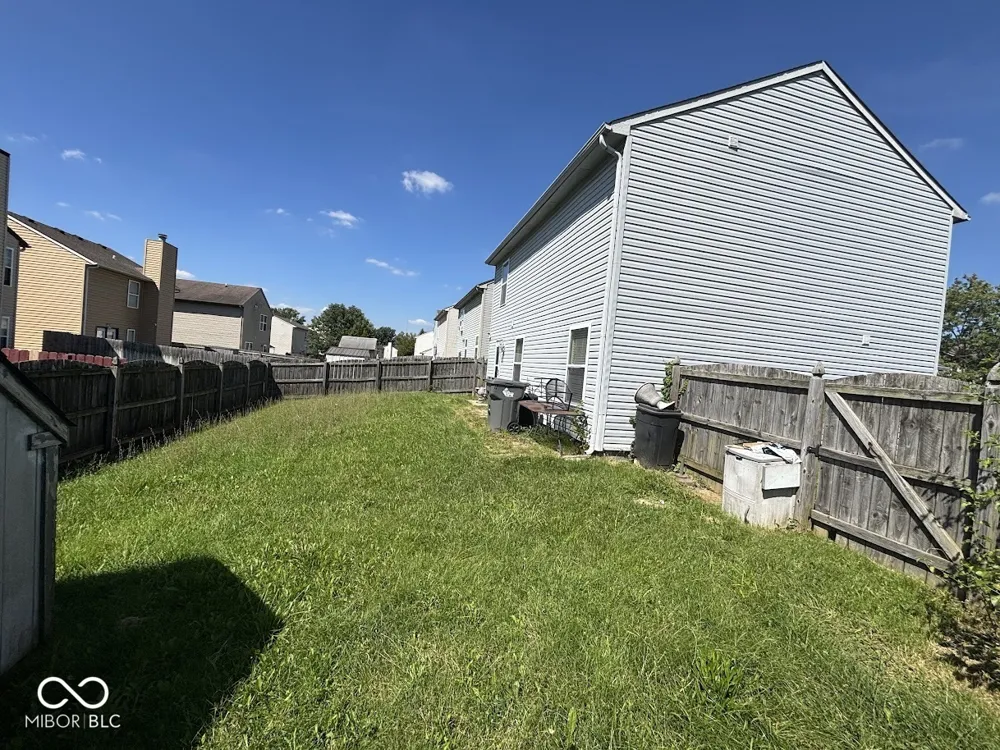 11417 Smoothbark Drive Indianapolis, IN 46235