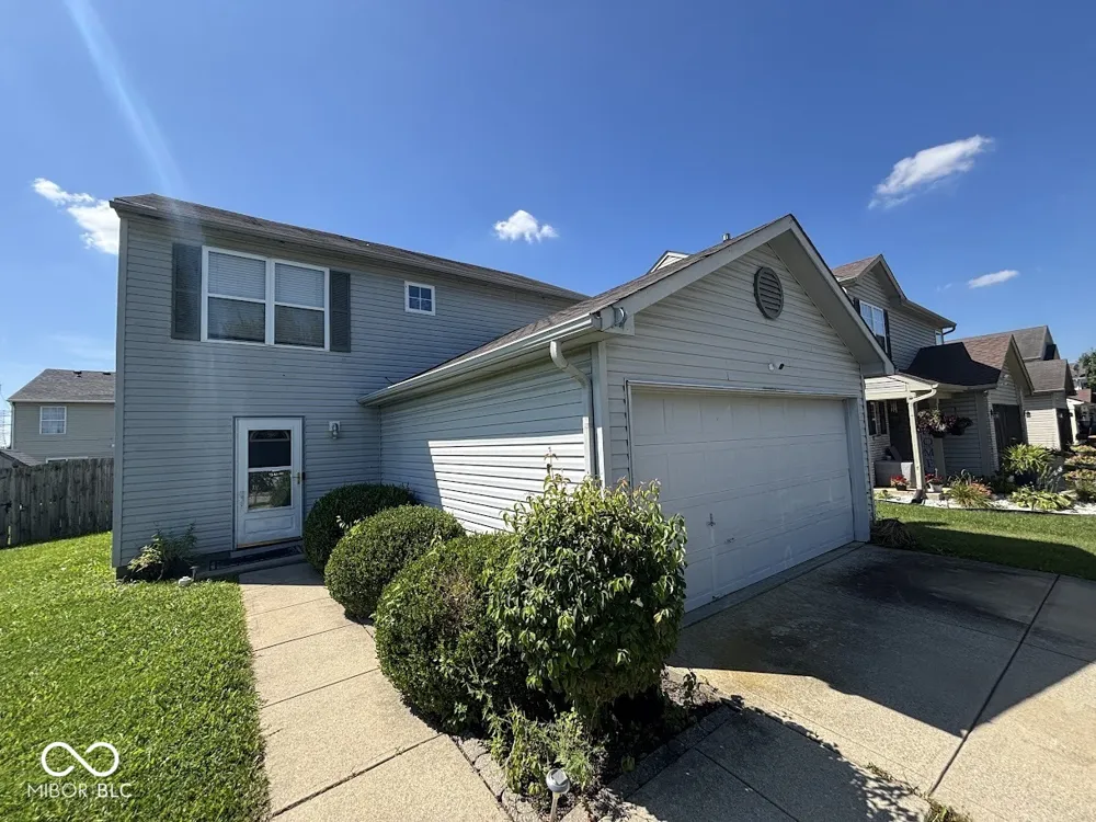 11417 Smoothbark Drive Indianapolis, IN 46235