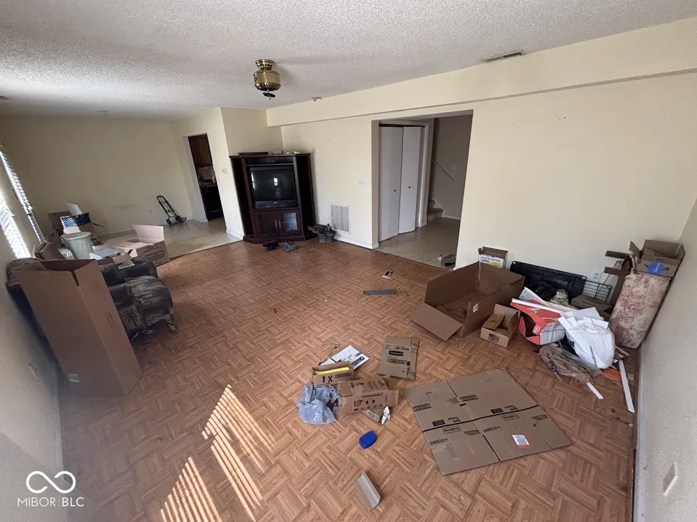 11417 Smoothbark Drive Indianapolis, IN 46235