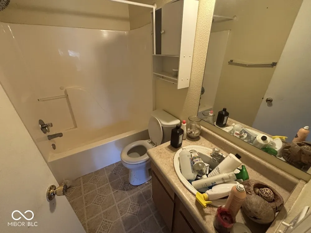 11417 Smoothbark Drive Indianapolis, IN 46235