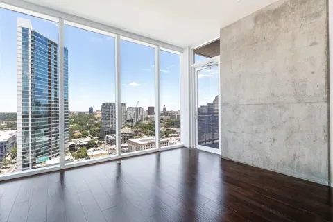 301 West Avenue #1903