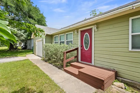 107 S Flower Lane