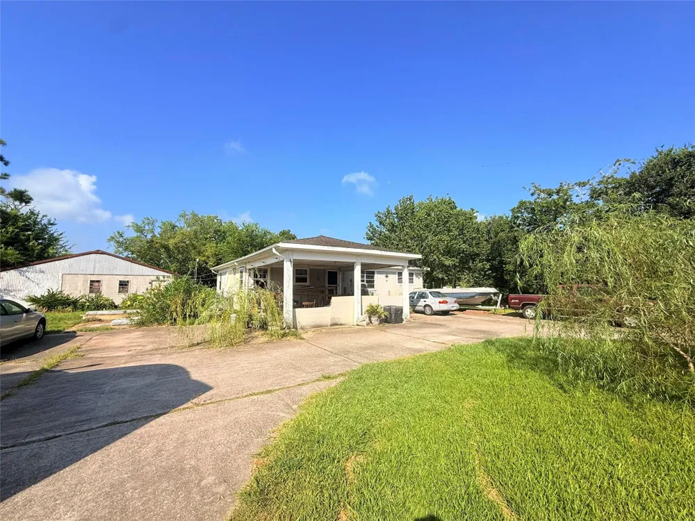 5152 Mustang Road Alvin, TX 77511