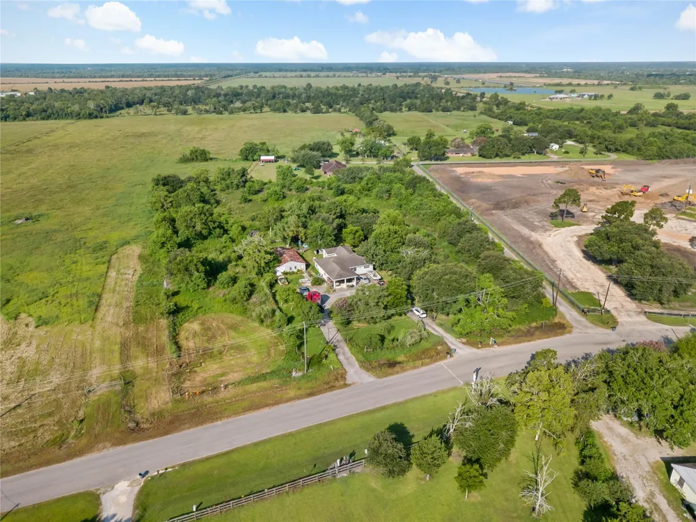 5152 Mustang Road Alvin, TX 77511