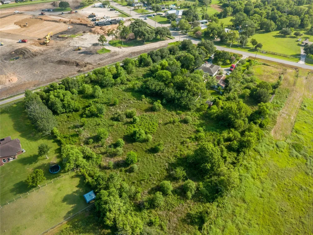 5152 Mustang Road Alvin, TX 77511