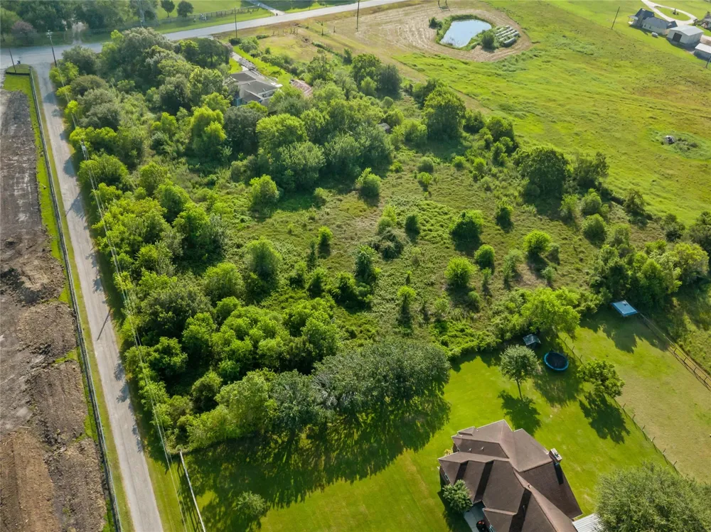 5152 Mustang Road Alvin, TX 77511