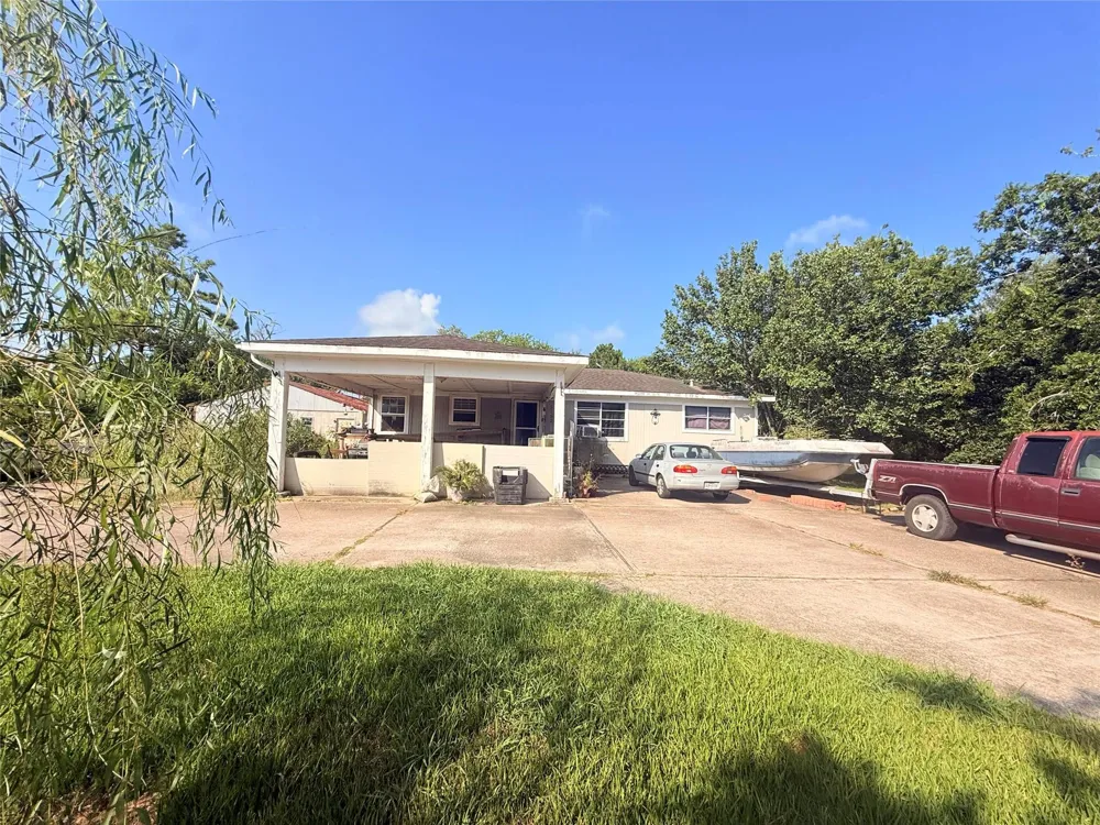 5152 Mustang Road Alvin, TX 77511