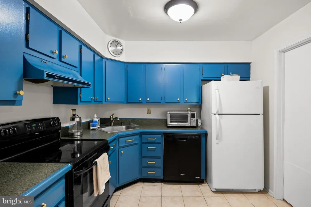 42 W BLUEBELL LANE Mount Laurel, NJ 08054