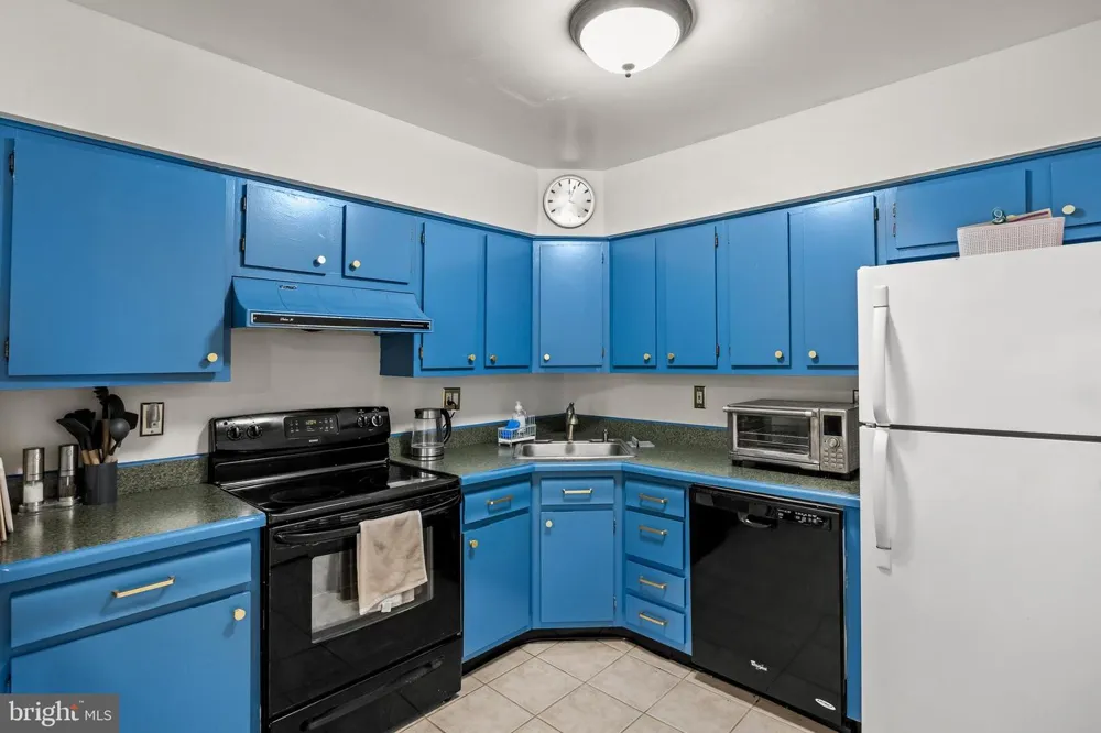 42 W BLUEBELL LANE Mount Laurel, NJ 08054