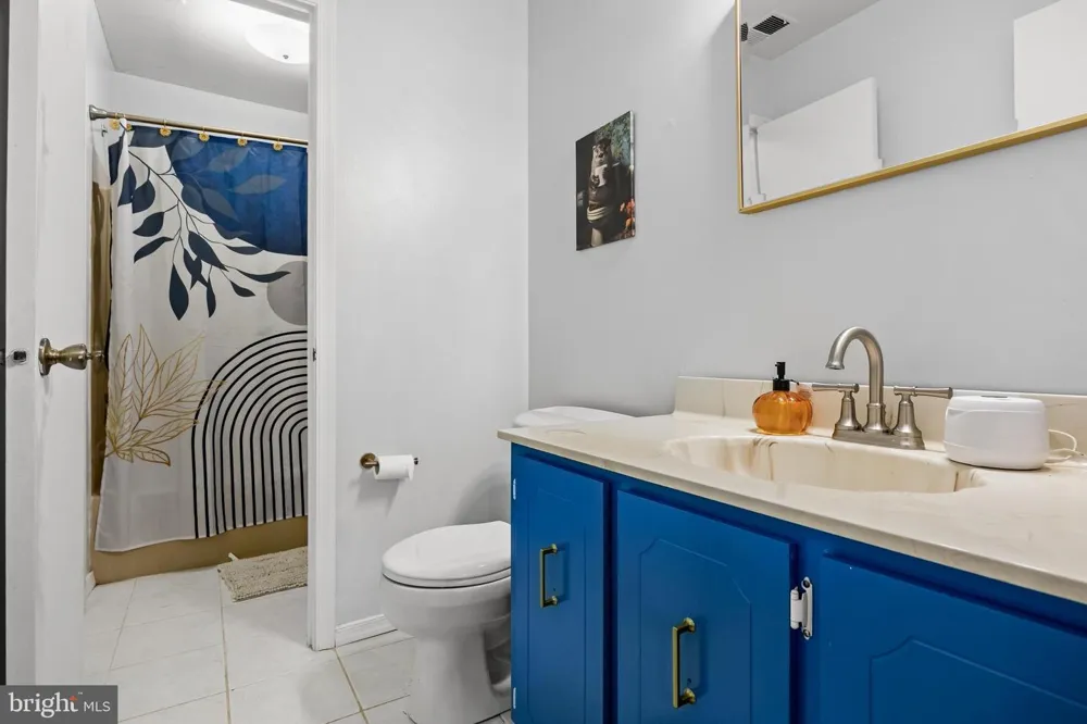 42 W BLUEBELL LANE Mount Laurel, NJ 08054