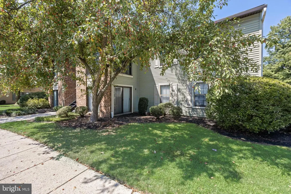 42 W BLUEBELL LANE Mount Laurel, NJ 08054