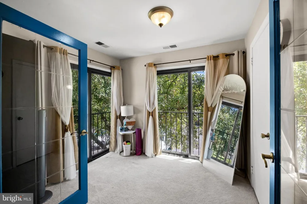 42 W BLUEBELL LANE Mount Laurel, NJ 08054
