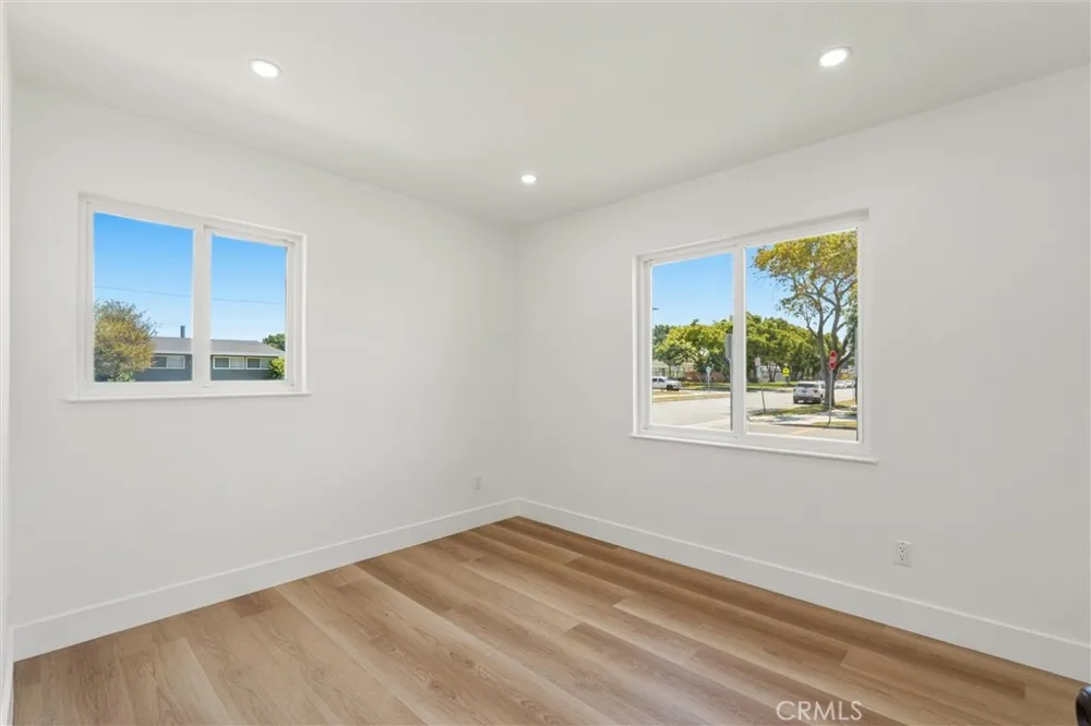 6151 E Wentworth Long Beach, CA 90815