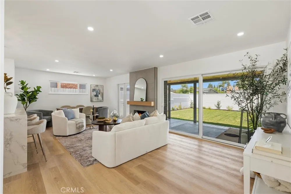 6151 E Wentworth Long Beach, CA 90815