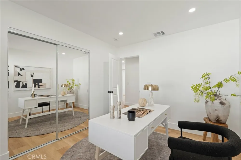 6151 E Wentworth Long Beach, CA 90815