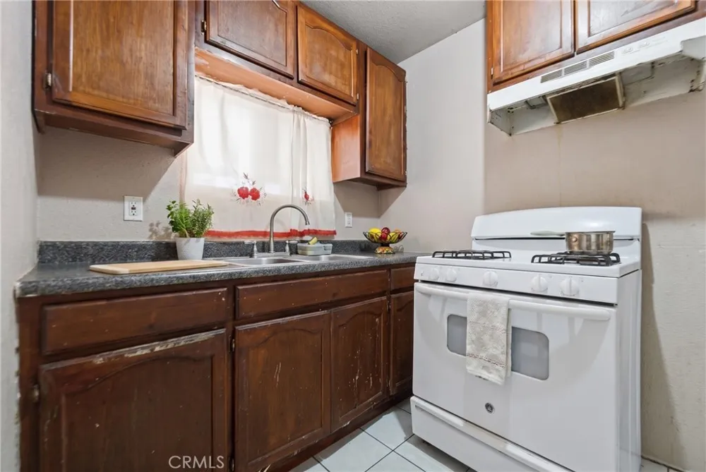 706 W 42nd Los Angeles, CA 90037