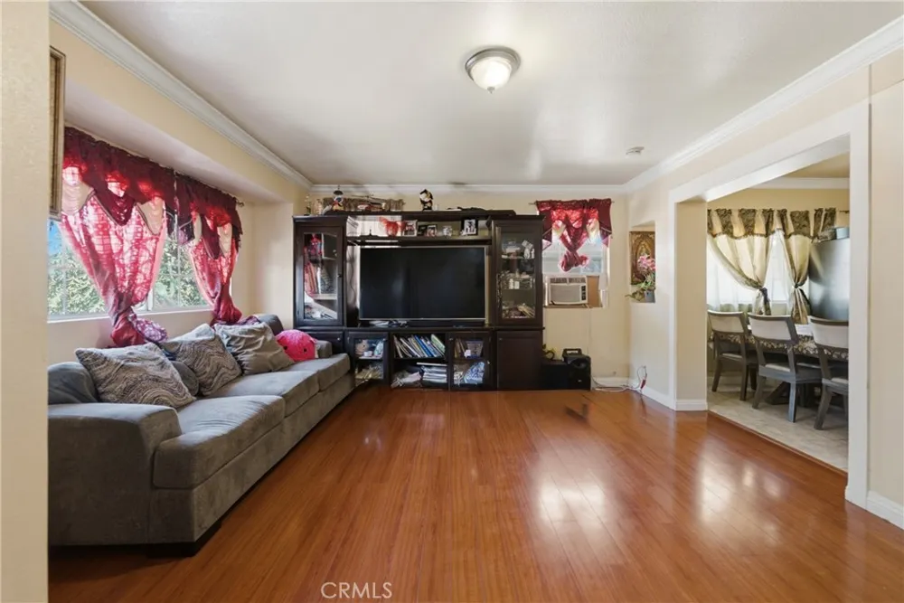 706 W 42nd Los Angeles, CA 90037