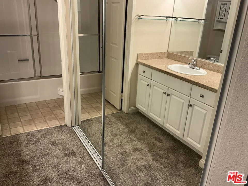 21450 Burbank Boulevard #220 Woodland Hills, CA 91367