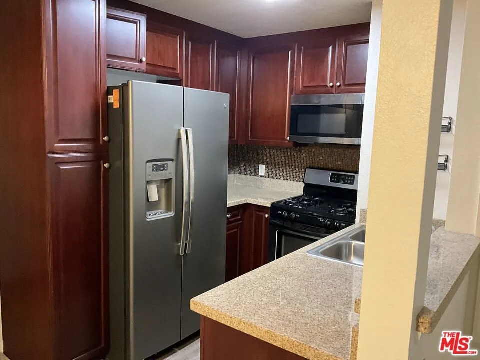 21450 Burbank Boulevard #220 Woodland Hills, CA 91367