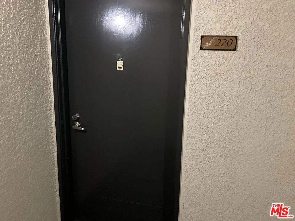 21450 Burbank Boulevard #220 Woodland Hills, CA 91367