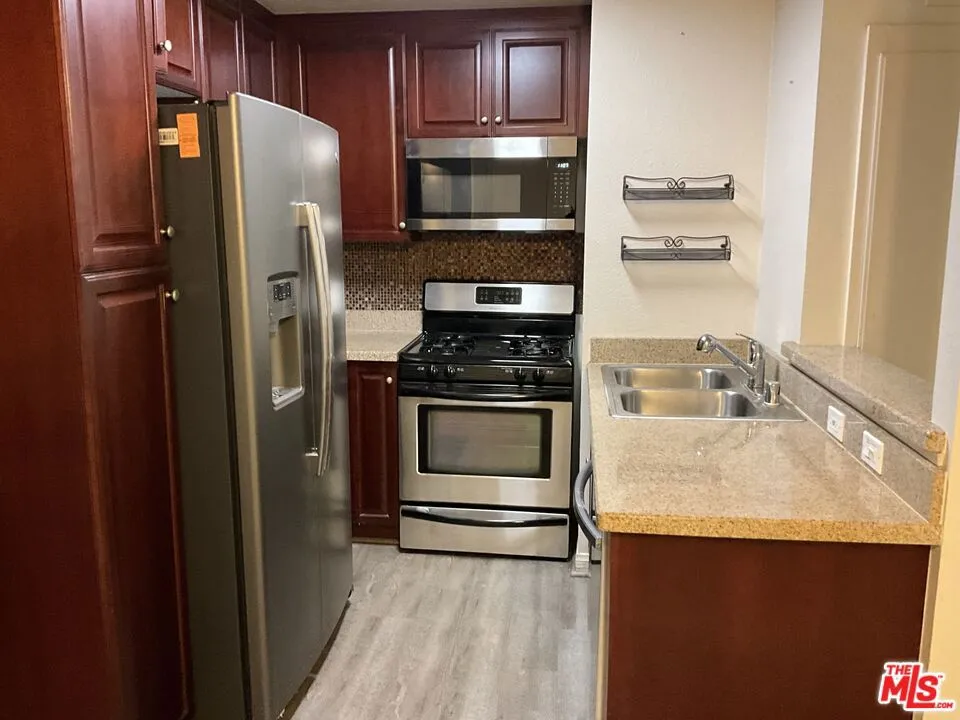 21450 Burbank Boulevard #220 Woodland Hills, CA 91367