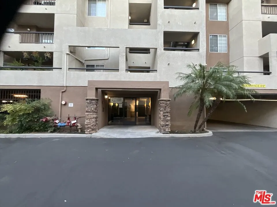 21450 Burbank Boulevard #220 Woodland Hills, CA 91367