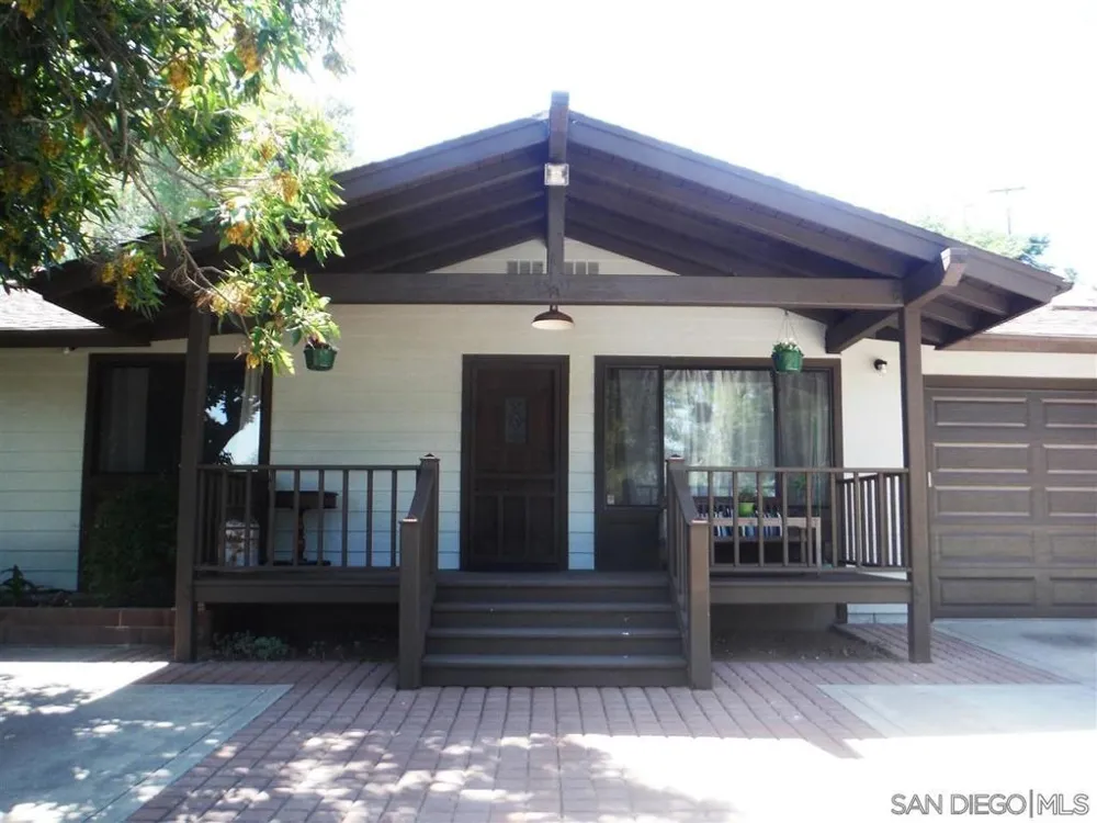 12261 Linroe Drive Lakeside, CA 92040