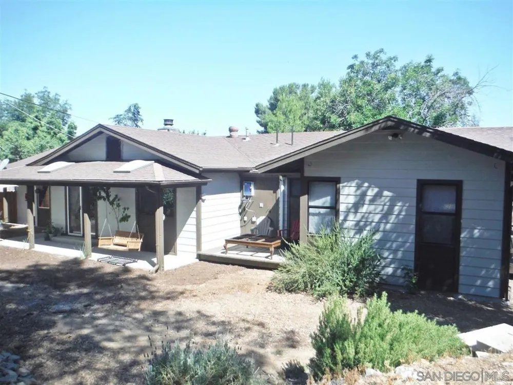 12261 Linroe Drive Lakeside, CA 92040