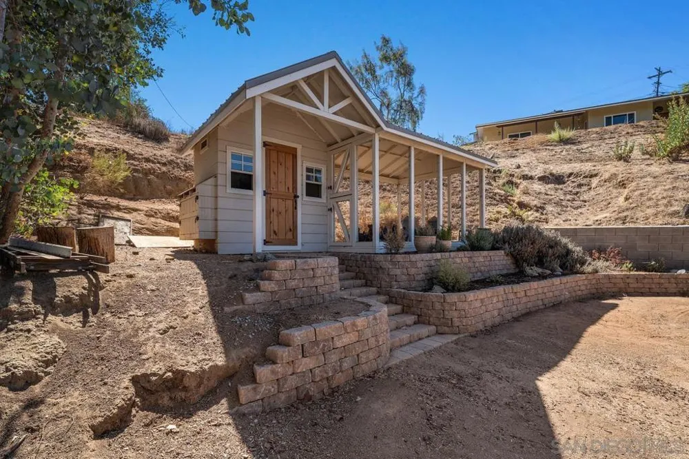 12261 Linroe Drive Lakeside, CA 92040