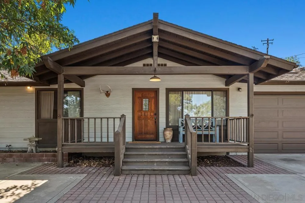 12261 Linroe Drive Lakeside, CA 92040
