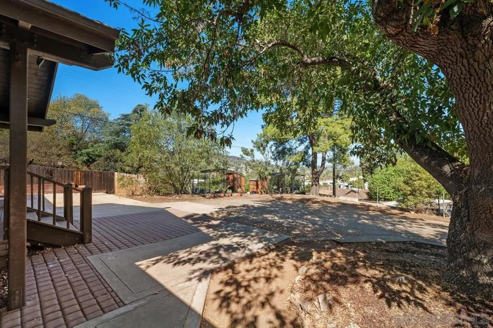 12261 Linroe Drive Lakeside, CA 92040