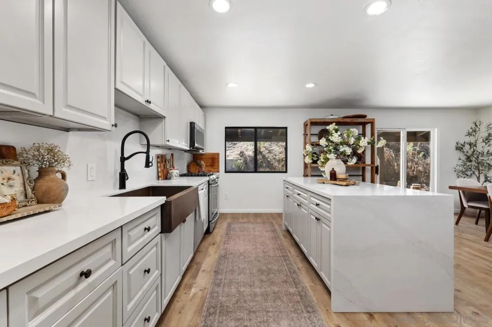 12261 Linroe Drive Lakeside, CA 92040
