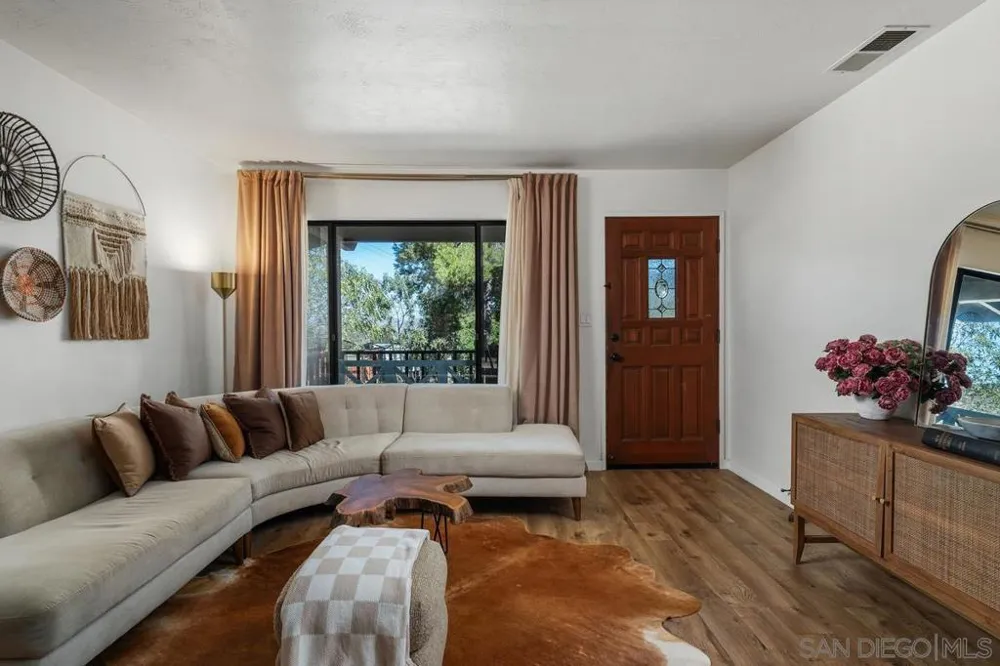 12261 Linroe Drive Lakeside, CA 92040