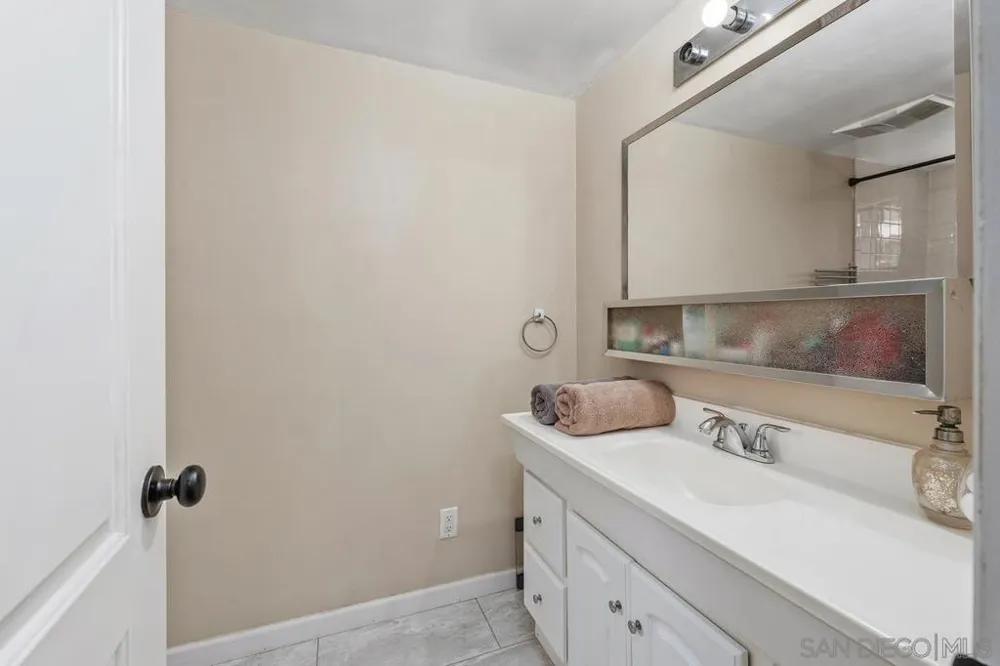 12261 Linroe Drive Lakeside, CA 92040