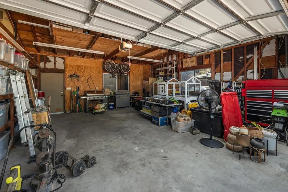 12261 Linroe Drive Lakeside, CA 92040