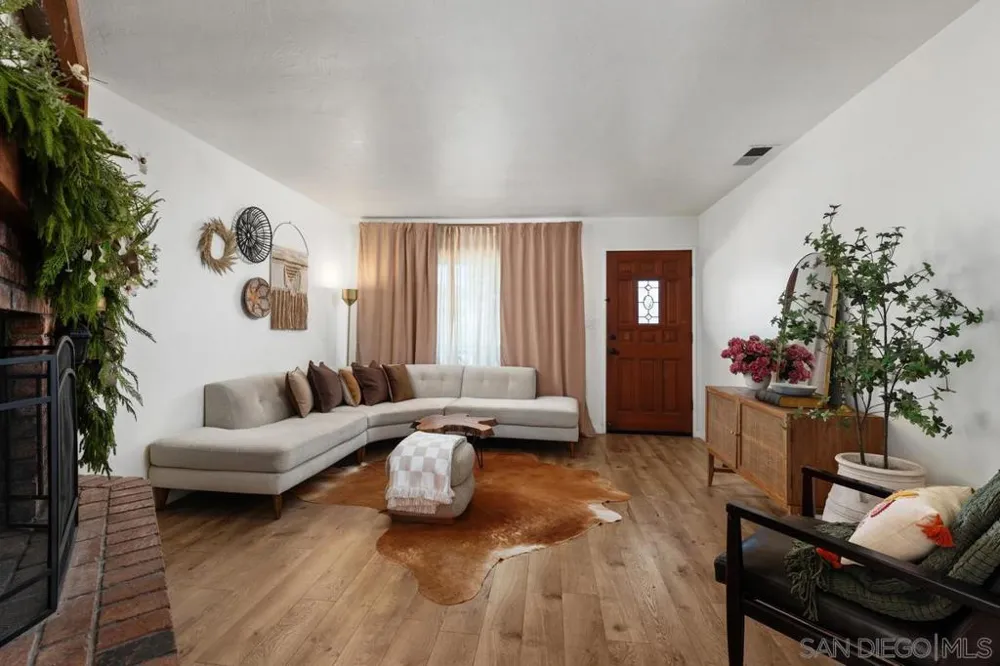 12261 Linroe Drive Lakeside, CA 92040