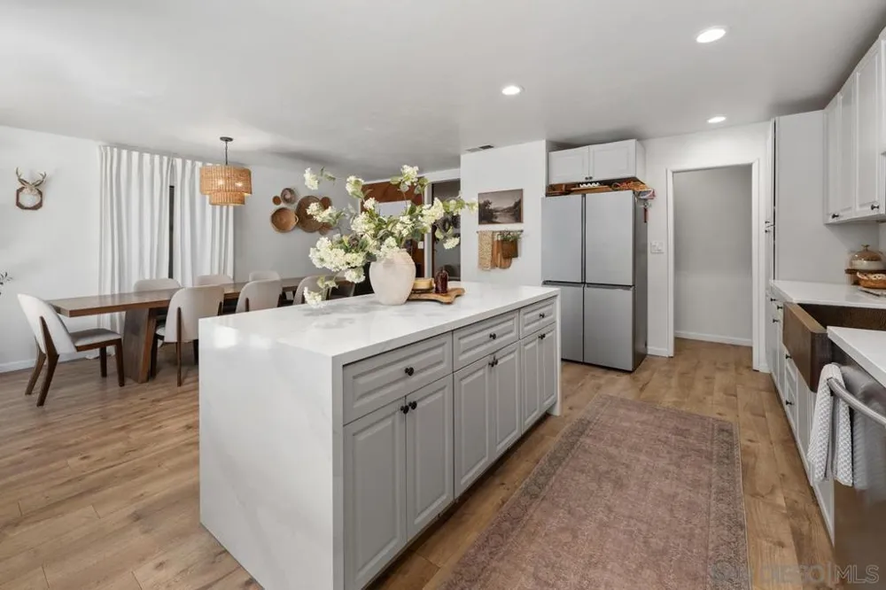 12261 Linroe Drive Lakeside, CA 92040