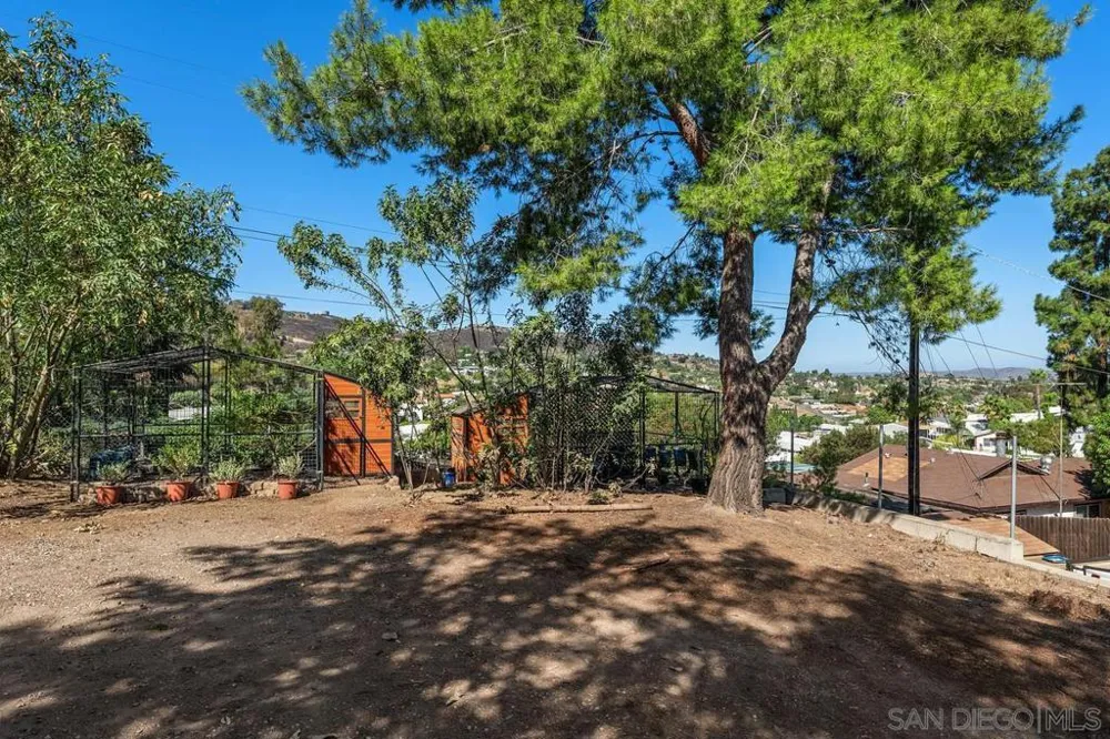 12261 Linroe Drive Lakeside, CA 92040