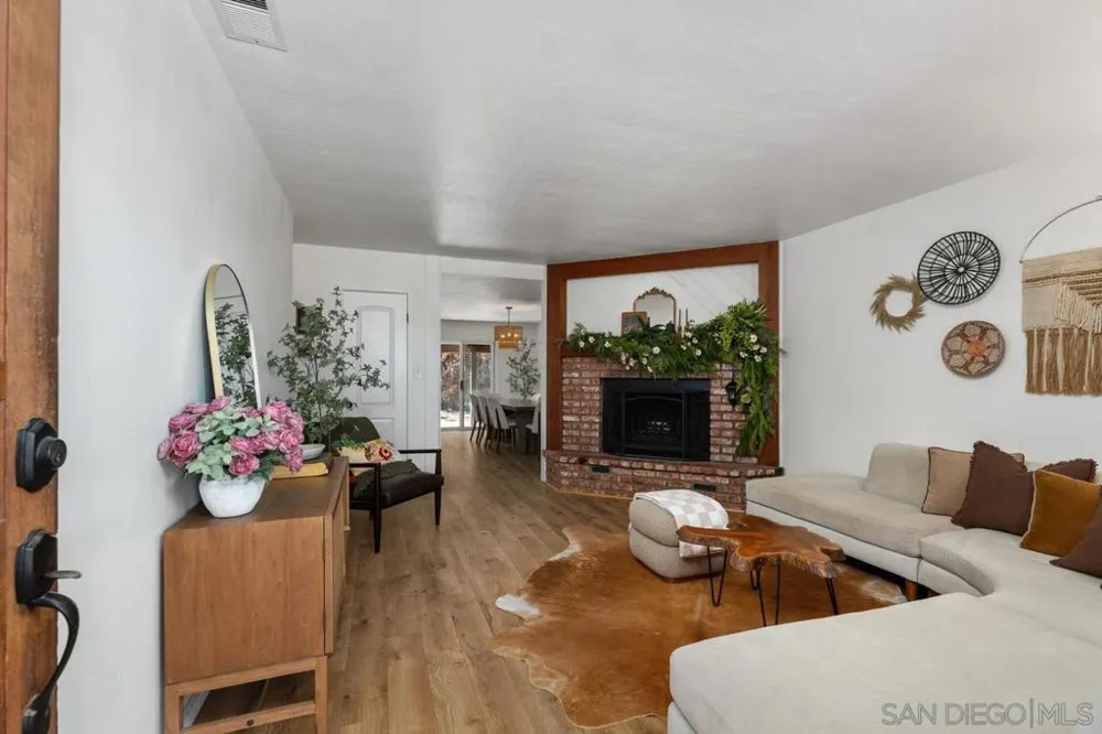 12261 Linroe Drive Lakeside, CA 92040