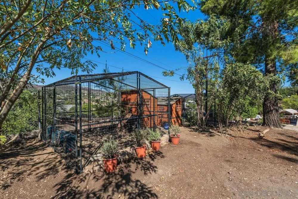 12261 Linroe Drive Lakeside, CA 92040