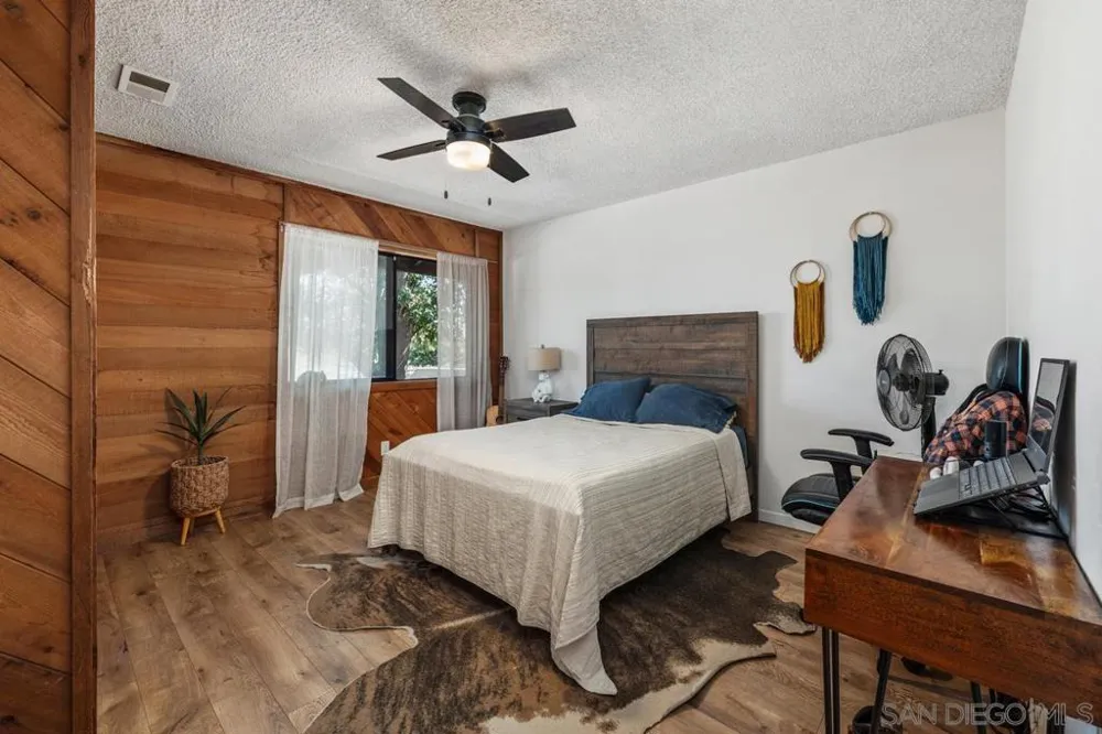 12261 Linroe Drive Lakeside, CA 92040