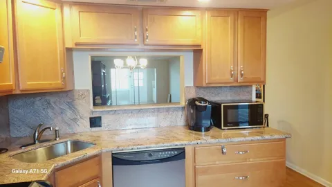 1032 Ainslie B #1032