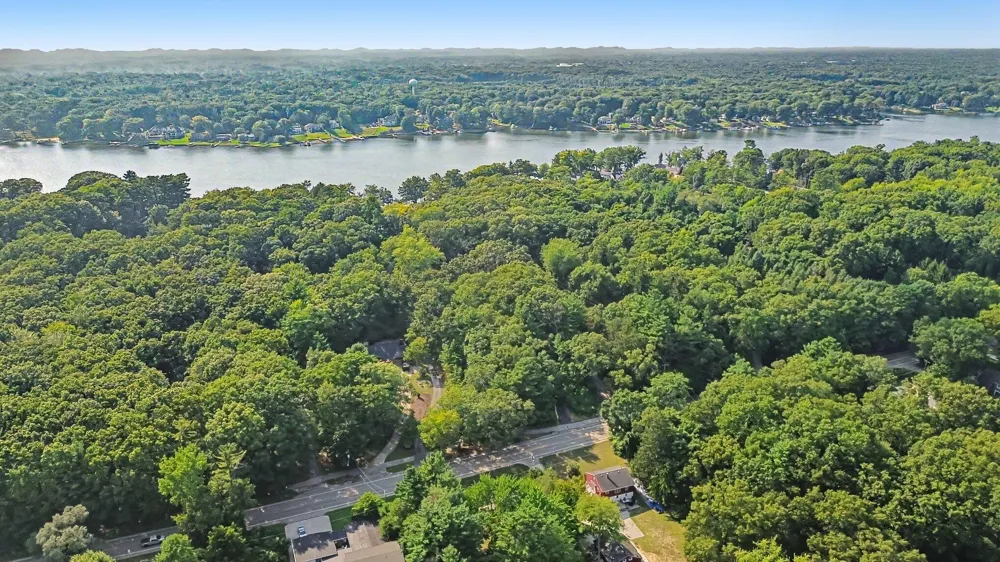 17887 Fruitport Road Spring Lake, MI 49456