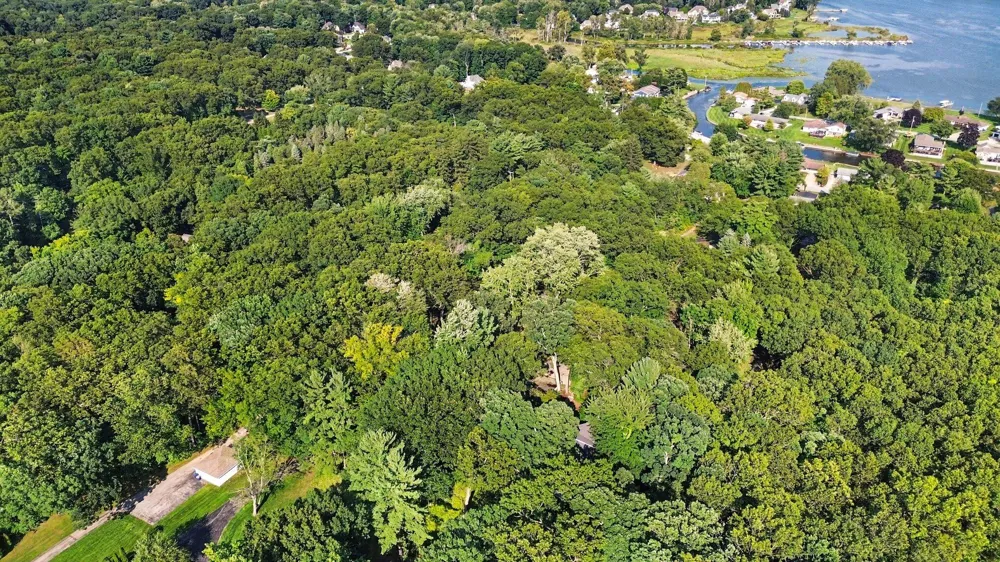 17887 Fruitport Road Spring Lake, MI 49456