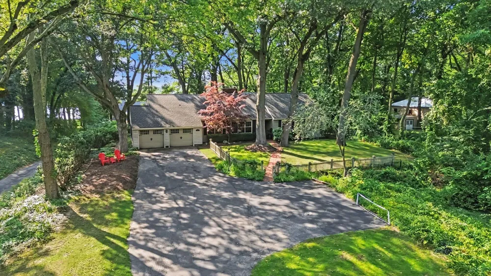 17887 Fruitport Road Spring Lake, MI 49456