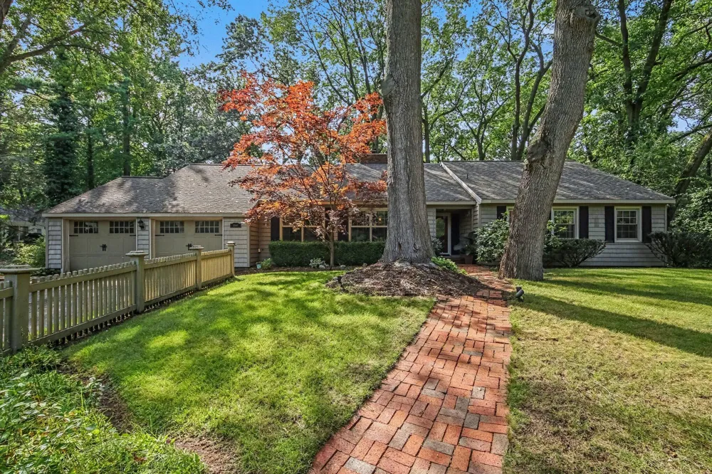 17887 Fruitport Road Spring Lake, MI 49456