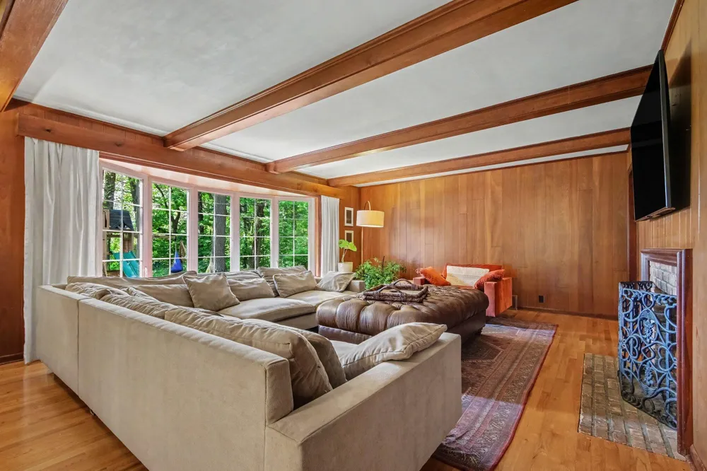 17887 Fruitport Road Spring Lake, MI 49456