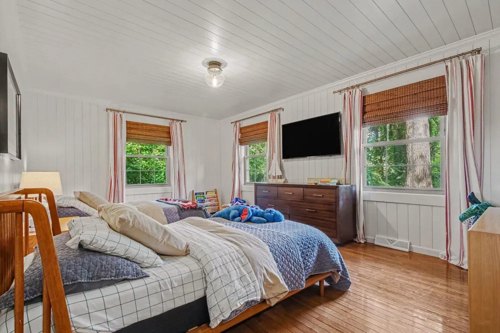17887 Fruitport Road Spring Lake, MI 49456