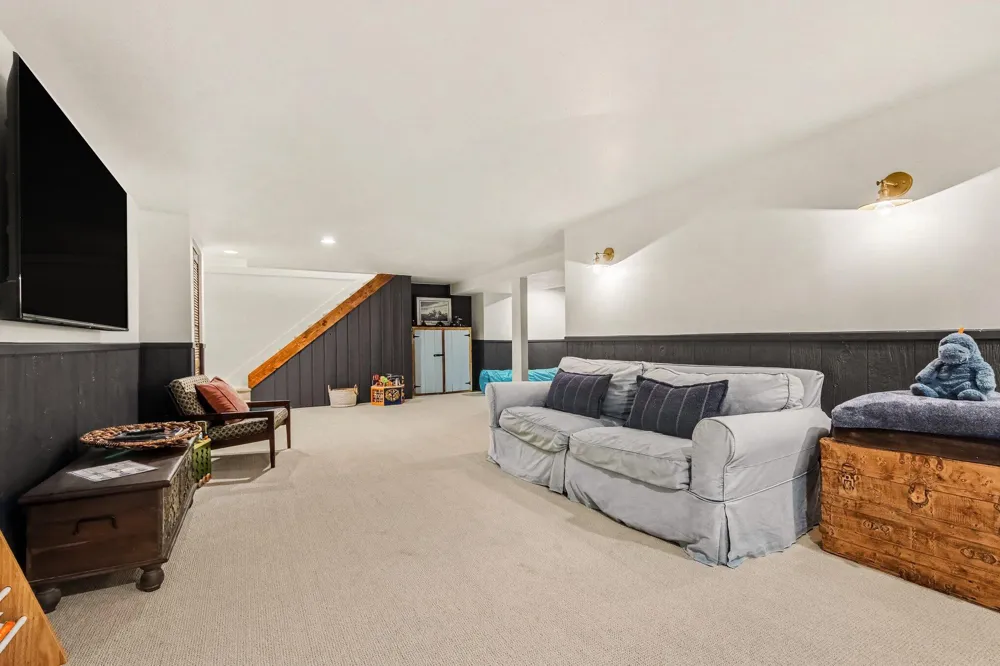 17887 Fruitport Road Spring Lake, MI 49456