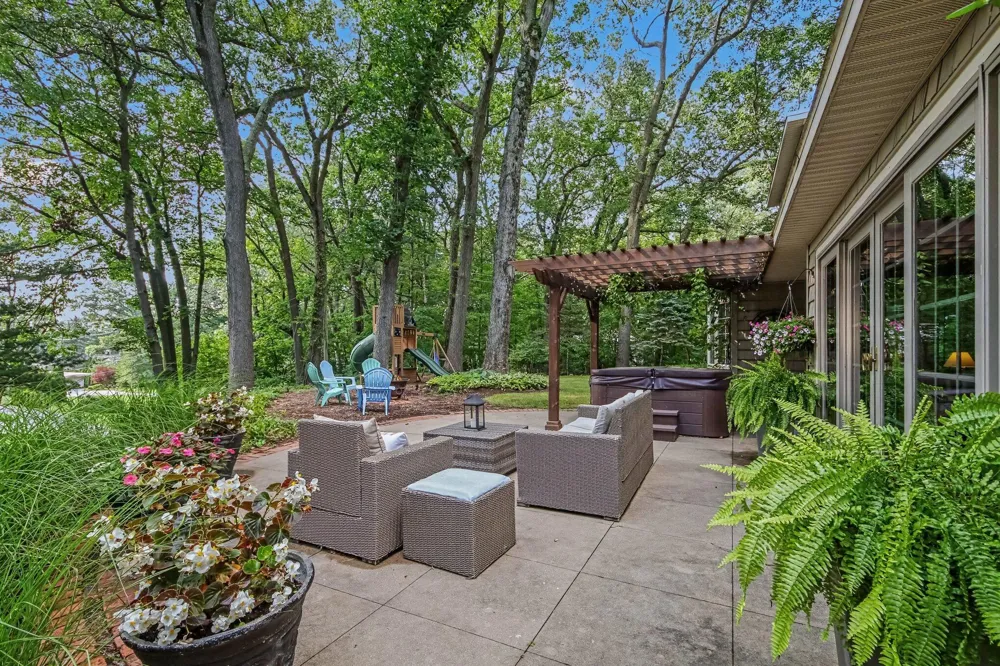 17887 Fruitport Road Spring Lake, MI 49456
